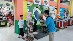 Read more about the article Lebaran, Baju Baru, dan Takjil – Budaya Lebaran Bertemu Tim Fkip Berbagi
