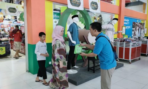 Lebaran, Baju Baru, dan Takjil – Budaya Lebaran Bertemu Tim Fkip Berbagi